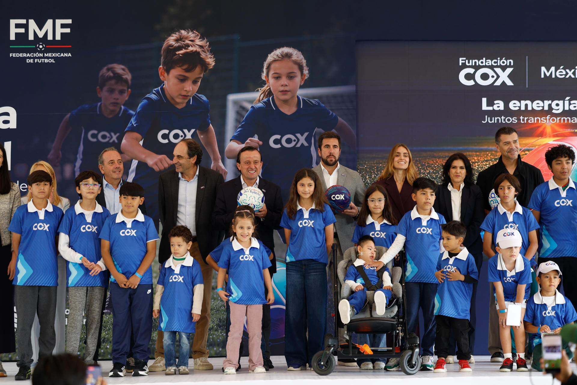 La compañía de agua y energía Cox lanzó su fundación, una iniciativa que busca ampliar el impacto social de la empresa mediante proyectos de desarrollo comunitario, educación, bienestar, cultura y medio ambiente, y presentó como primer proyecto La energía del fútbol, con el que prevé rehabilitar más de 25 espacios deportivos en los próximos años para convertir este deporte en vehículo de inclusión y de oportunidades. EFE/ Sáshenka Gutiérrez