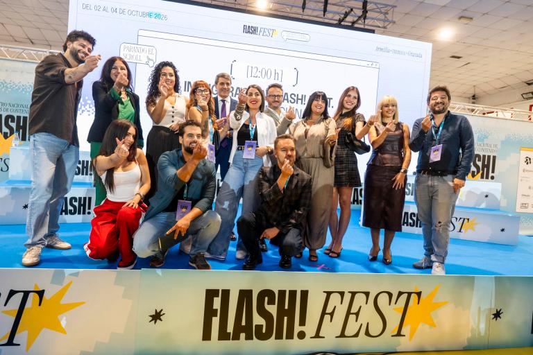 Foto de familia del Flash! Fest con creadores de contenidos. IMAGEN CEDIDA POR LA ORGANIZACIÓN