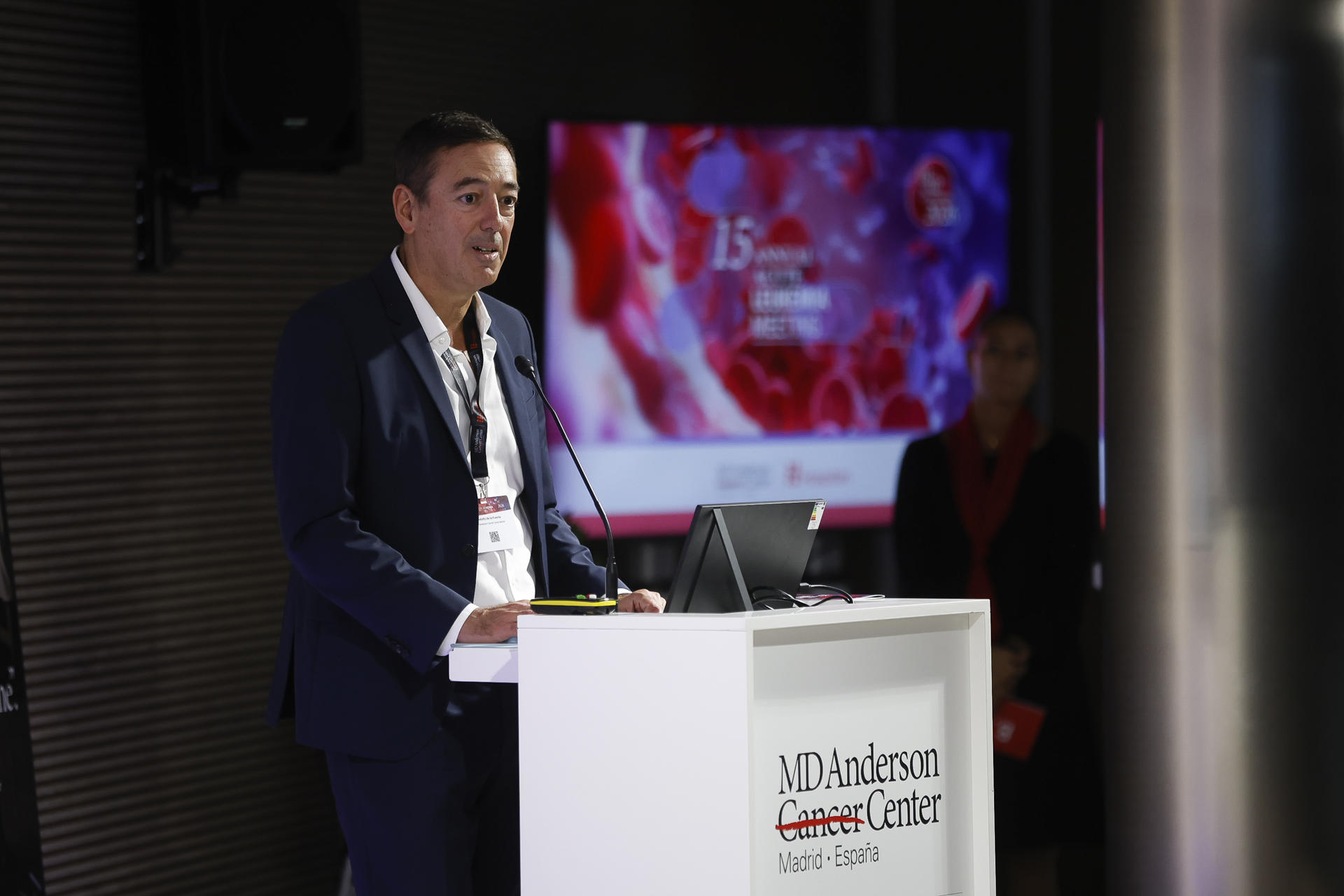 MADRID, 01 OCTUBRE 2026 (EFE)- Adolfo de la Fuente, coordinador del Congreso y jefe del Servicio de Hematología y Hemoterapia del MD Anderson Cancer Center Madrid Hospiten, participa hoy, 01 de octubre de 2026, durante el congreso sobre Leucemia que se celebra en la sede del MD Anderson, en Madrid. EFE/David Fernández