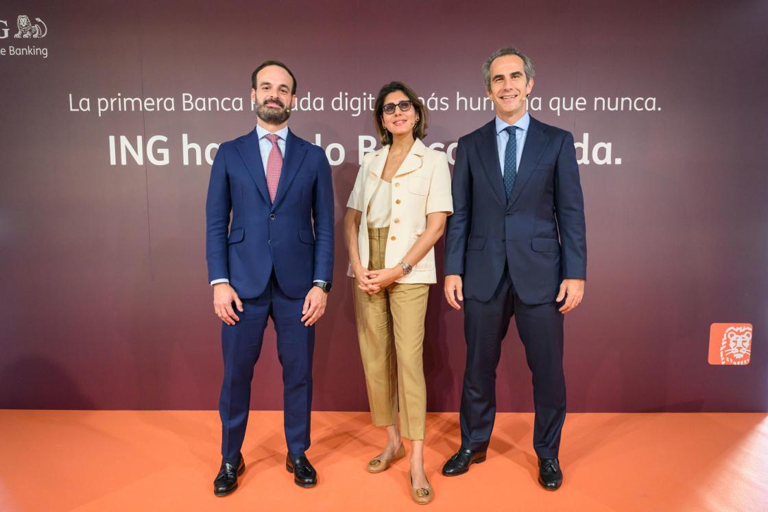 De izquierda a derecha, el director de Banca Privada e Inversión de ING España, Pablo Porres; la responsable global de Banca Privada, Gestión de Patrimonios e Inversiones de ING, Anneka Treon, y el CEO de ING en España, Alfonso Tolcheff, durante la presentación en Madrid del nuevo producto de banca privada digital del banco. EFE/ING/CEDIDA/CRÉDITO OBLIGATORIO
