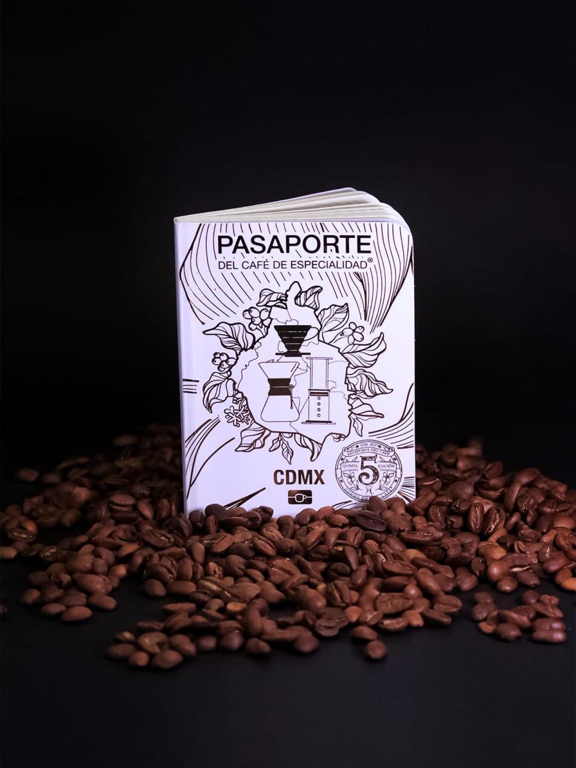 Todos por el Café presenta la quinta edición del Pasaporte del Café de Especialidad®, iniciativa que busca acercar a consumidores, barras y productores, al tiempo que promueve el descubrimiento y consumo de café de especialidad en la Ciudad de México. / SOLO USO EDITORIAL EFE.